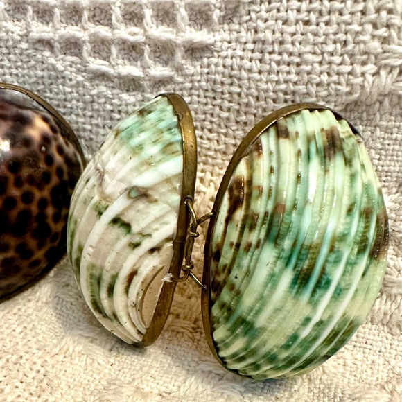 2 Vtg 70’s Natural Shell Trinket Boxes Rosary Holder Turbo Shell & Tiger Cowrie - Picture 5 of 14